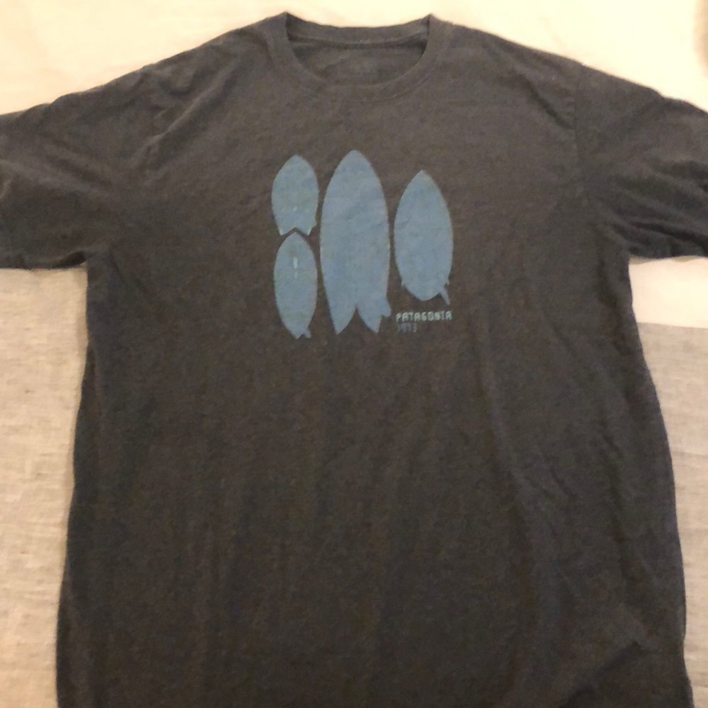Men’s large Patagonia t shirt charcoal color